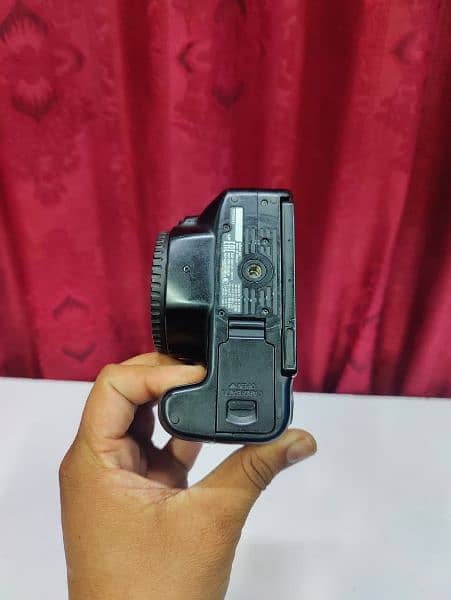 Canon 200d Body With Original Charger Original Battery and Box . 9