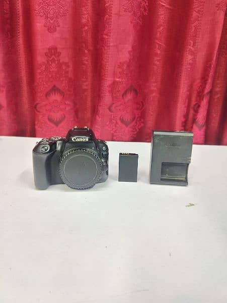 Canon 200d Body With Original Charger Original Battery and Box . 12
