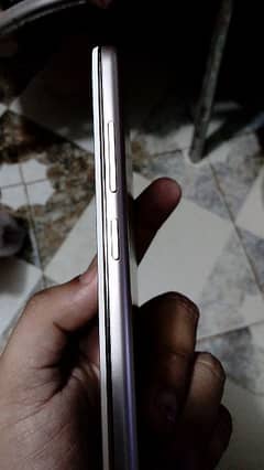 selling Vivo Y66 with good condition. .