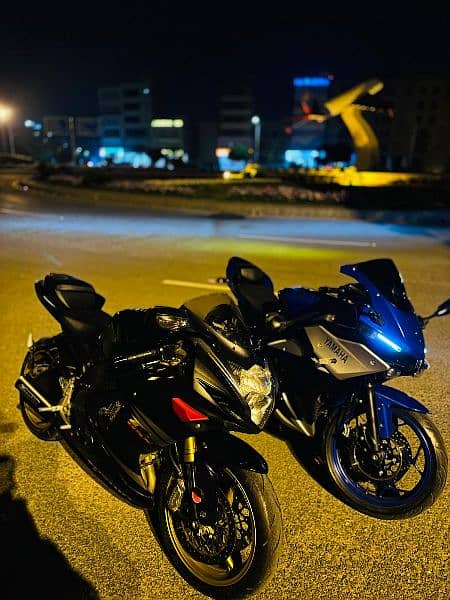 Yamaha R1 Replica 400cc  with Golden Number. 3