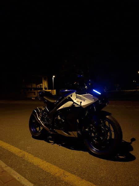 Yamaha R1 Replica 400cc  with Golden Number. 13