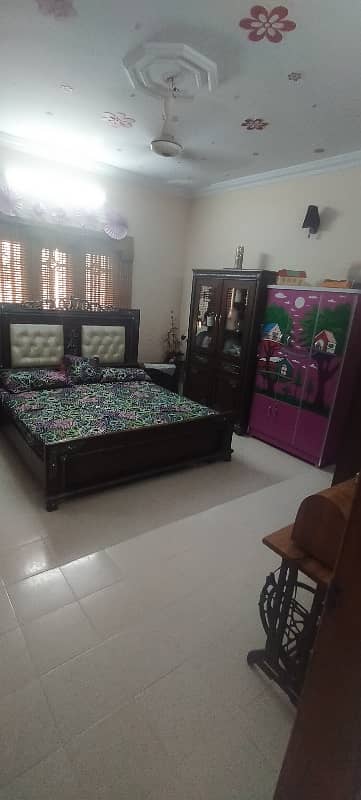 FIRST FLOOR 3 BED DD AVAILABLE FOR SALE IN ADAMJEE NAGAR B BLOCK. . OPPOSITE PARK. . . T LOCATION . . WITH GARAGE AND ROOF 5