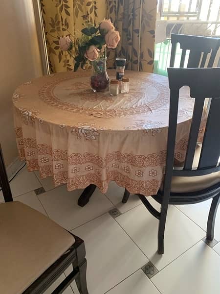 Dinning Table/ wooden brown colour  round dinning table with  chairs 1