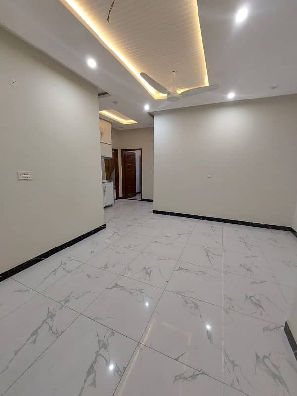 1000 Square Feet Flat for rent in Main Canal Bank Road 3