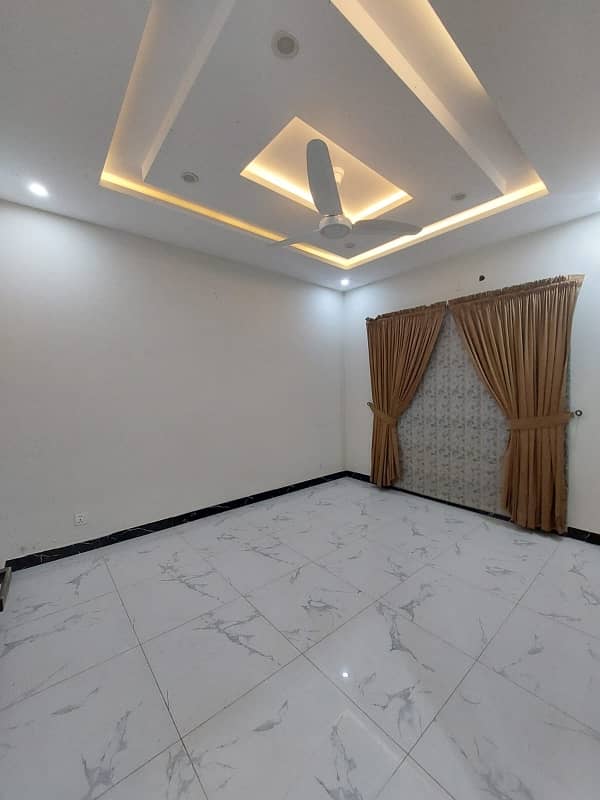 1000 Square Feet Flat for rent in Main Canal Bank Road 6