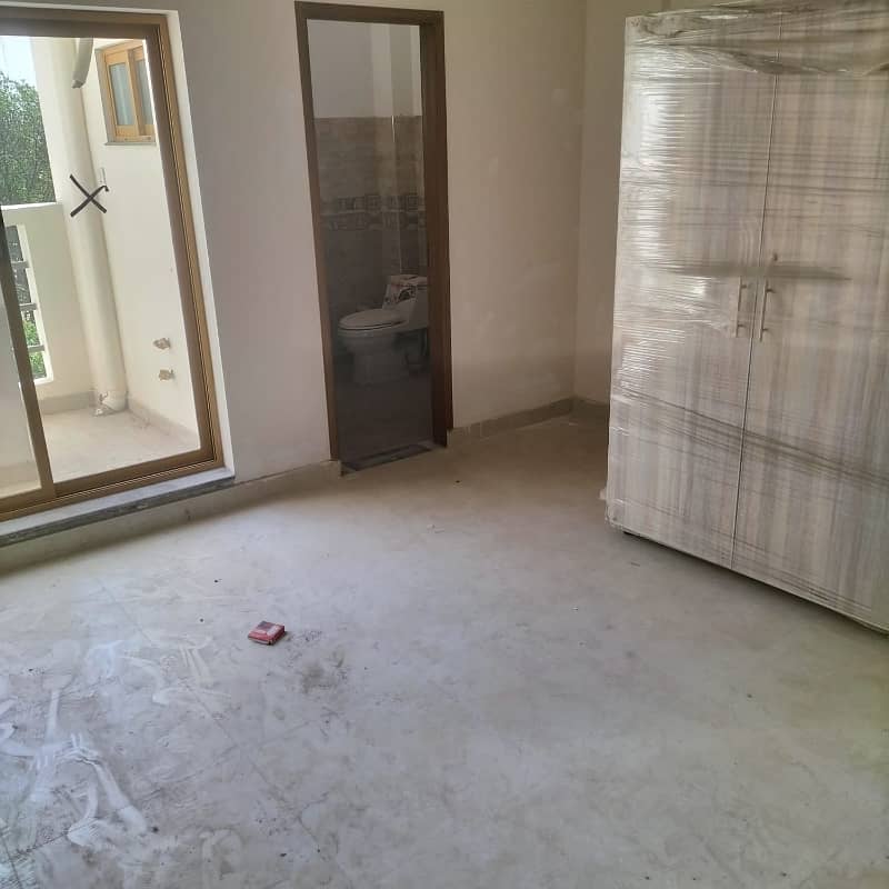 1000 Square Feet Flat for rent in Main Canal Bank Road 10
