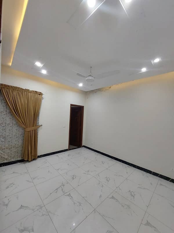 1000 Square Feet Flat for rent in Main Canal Bank Road 11