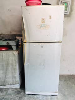 Dawlance fridge for sale condition 10 by 8 hai 0