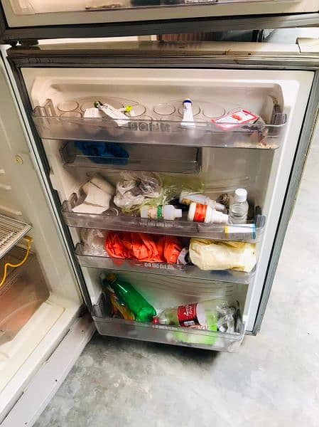 Dawlance fridge for sale condition 10 by 8 hai 4