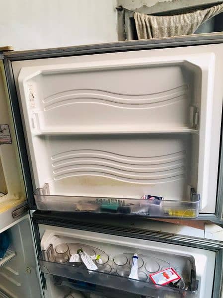 Dawlance fridge for sale condition 10 by 8 hai 5