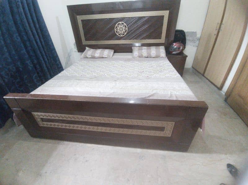 Bed, side tables and Dressing Table set 7