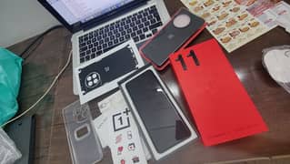 ONEPLUS 11 Approved with complete Box. 16/256.