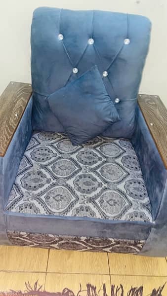 5 seater sofa with table new condition 1