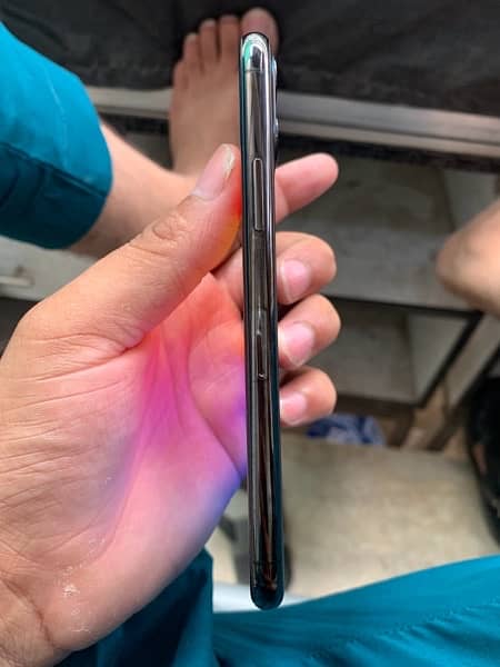 Aoa I’m selling my Mbl iPhone 11pro duel sim pta proved 1