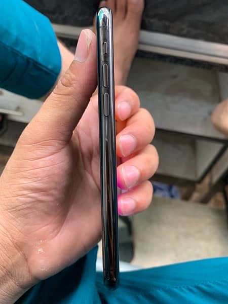 Aoa I’m selling my Mbl iPhone 11pro duel sim pta proved 2