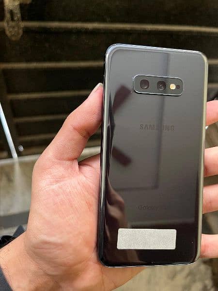 Samsung Galaxy S10e 0
