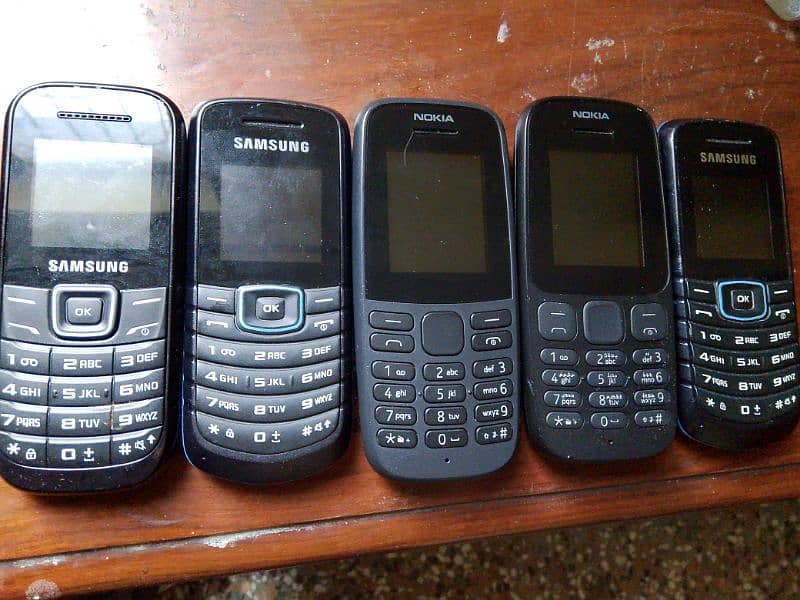 Mobiles for sale 5 sets Nokia 0