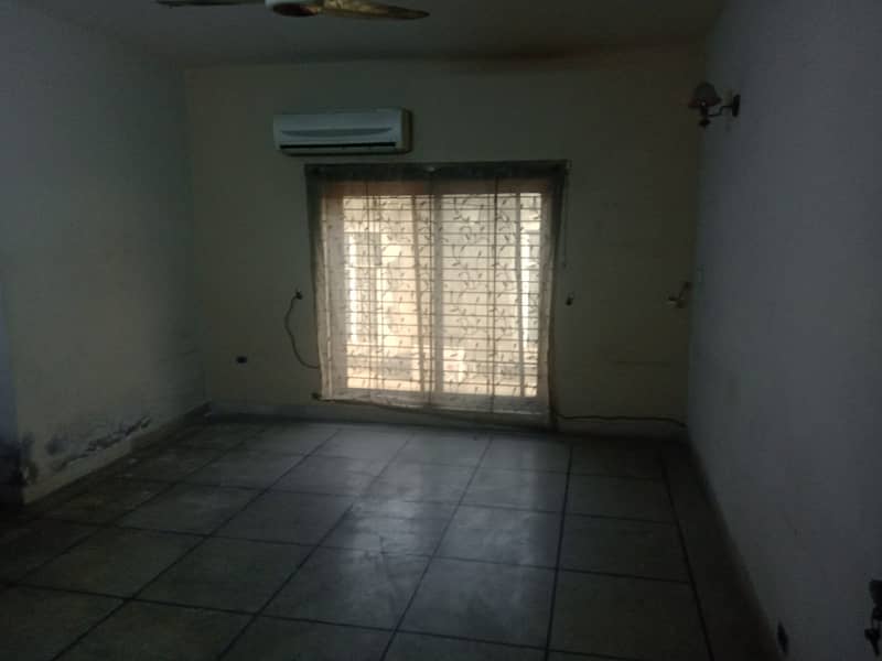 1.5 kanal 6 bedroom ideal for silent office in model town for rent 7