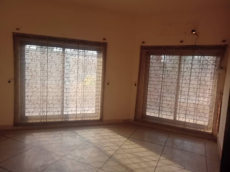 1.5 kanal 6 bedroom ideal for silent office in model town for rent 9