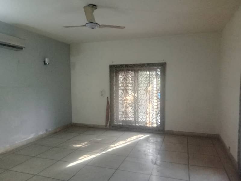 1.5 kanal 6 bedroom ideal for silent office in model town for rent 13