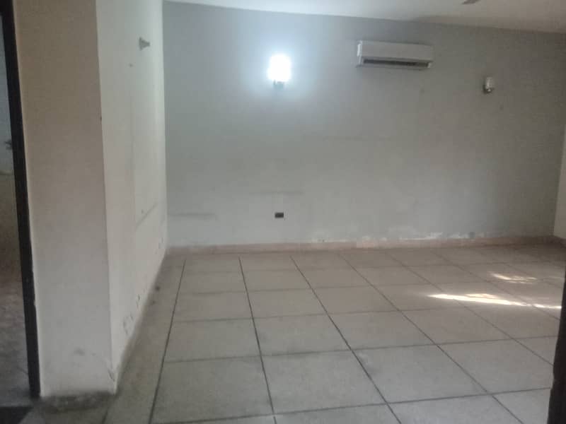 1.5 kanal 6 bedroom ideal for silent office in model town for rent 14