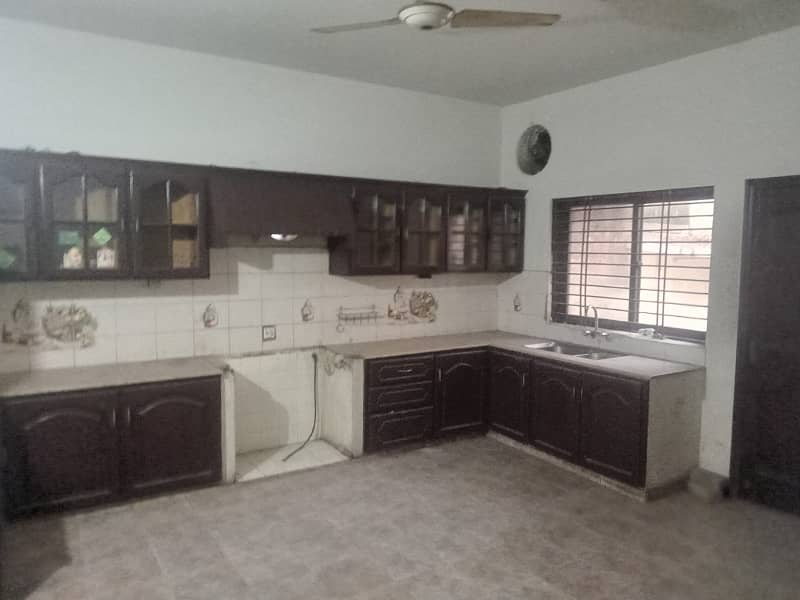 1.5 kanal 6 bedroom ideal for silent office in model town for rent 20