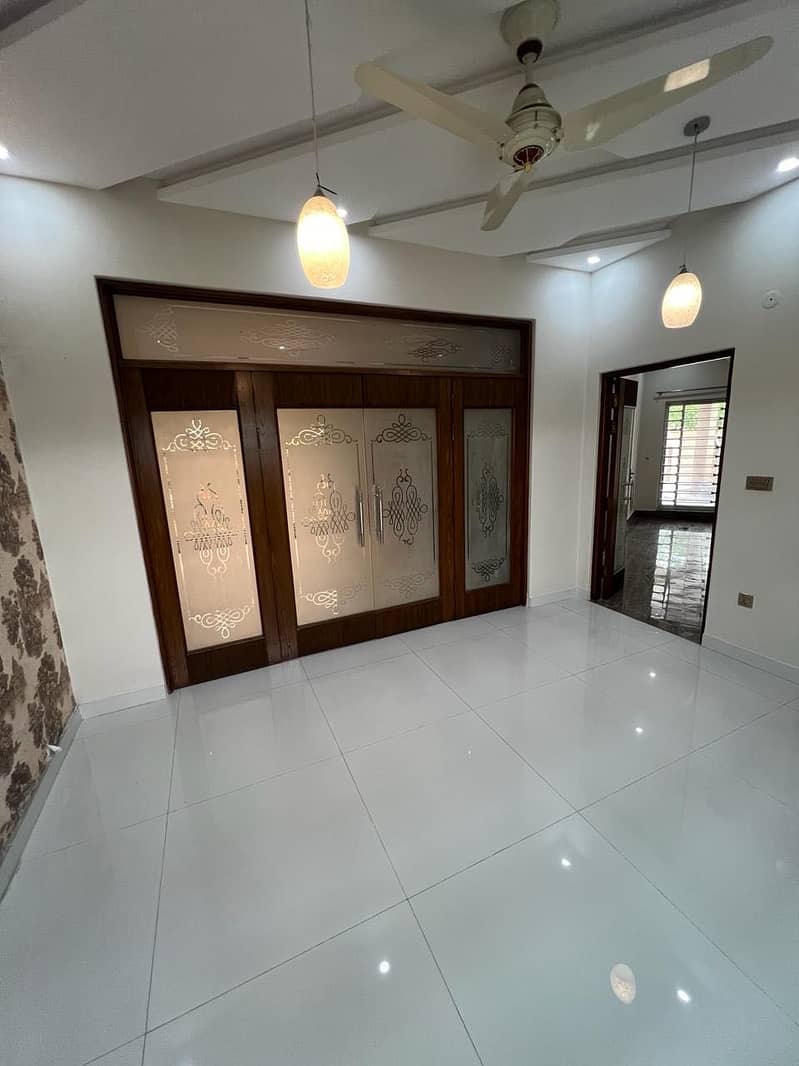 9 Marla Best condition House for sale in paragon society gas avaliable 1