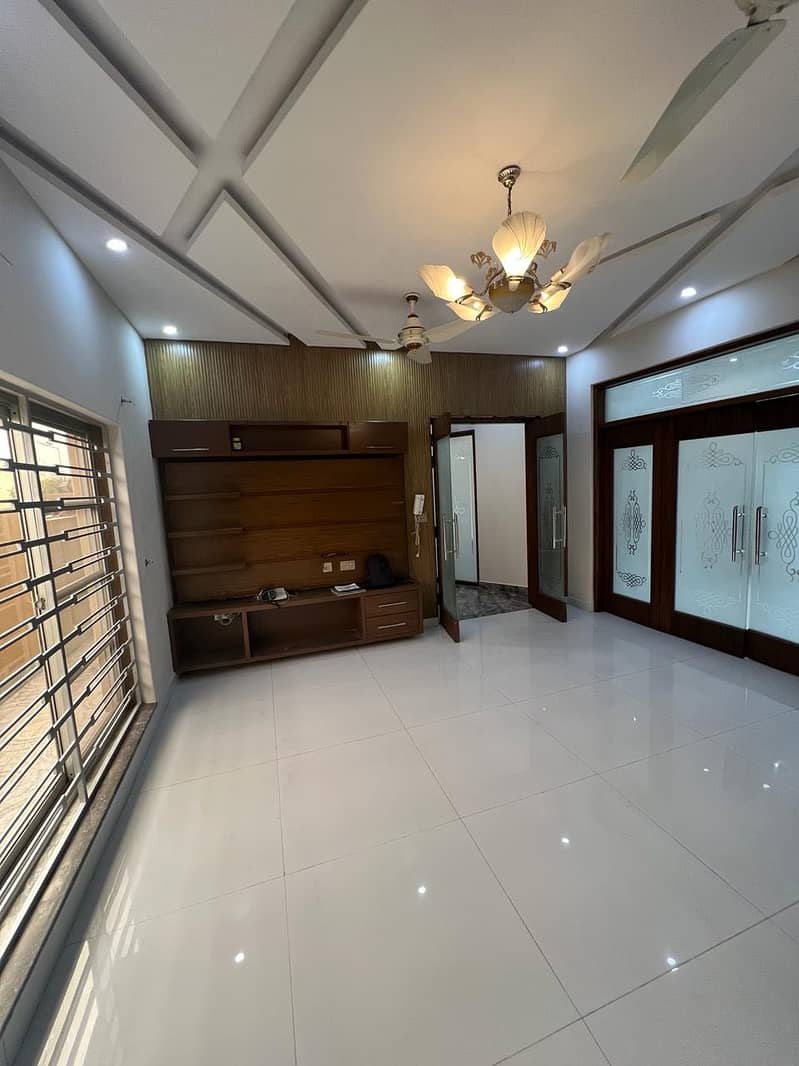 9 Marla Best condition House for sale in paragon society gas avaliable 2