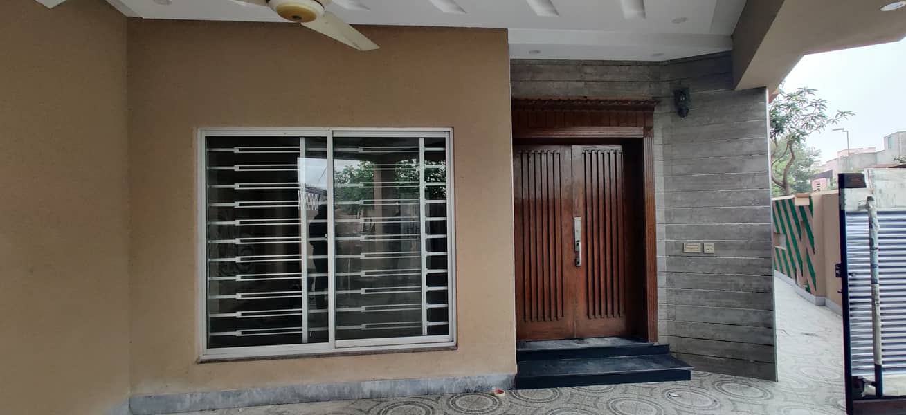 9 Marla Best condition House for sale in paragon society gas avaliable 3