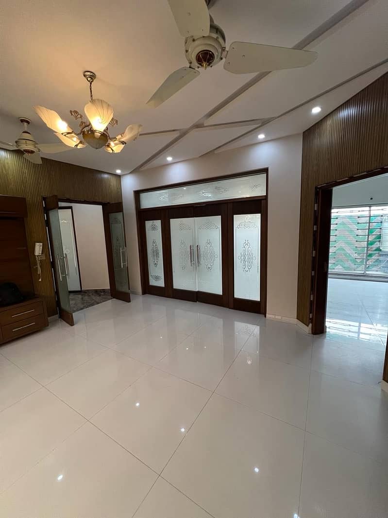 9 Marla Best condition House for sale in paragon society gas avaliable 6