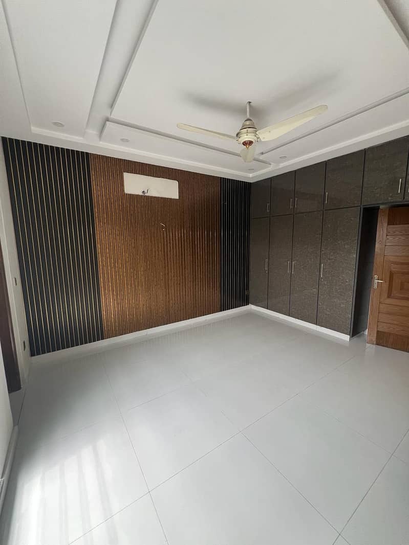 9 Marla Best condition House for sale in paragon society gas avaliable 8