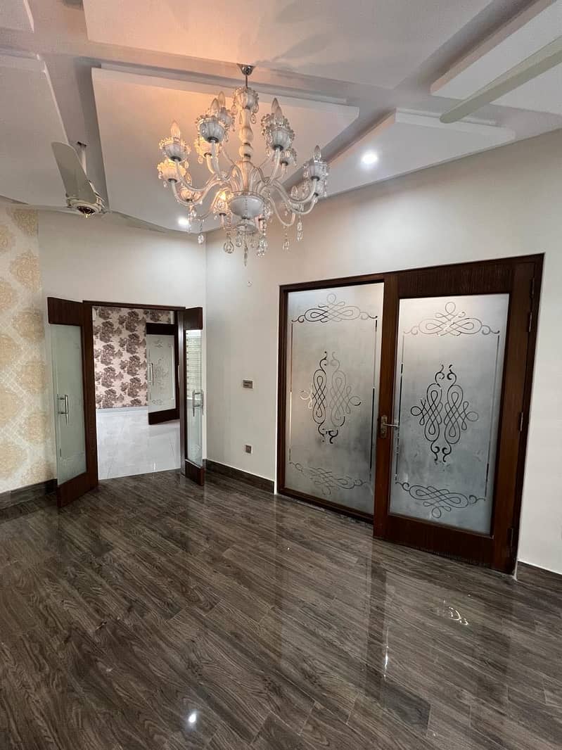 9 Marla Best condition House for sale in paragon society gas avaliable 11