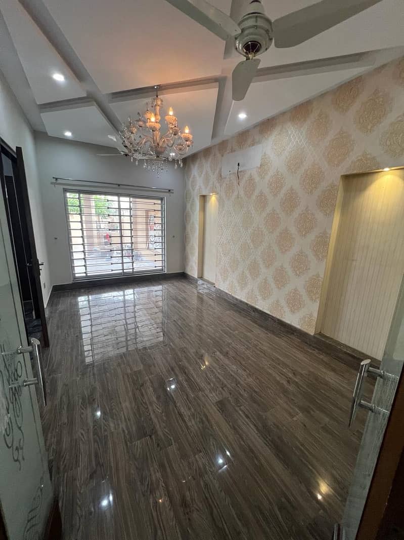 9 Marla Best condition House for sale in paragon society gas avaliable 12