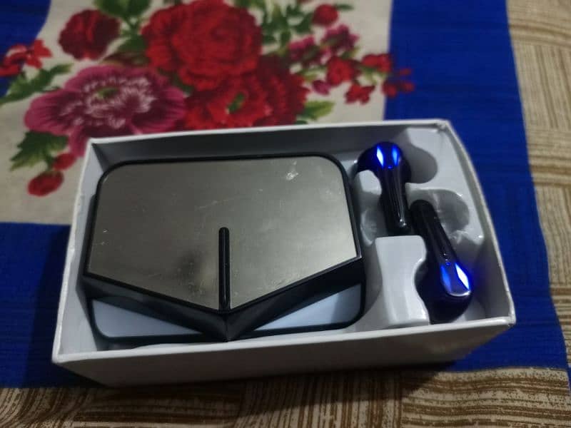 Tecno Camon 20 Limited Edition
Watch 8 Ultra & M28 Earbuds 5