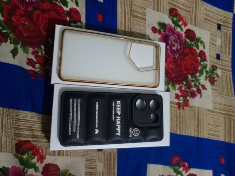 Tecno Camon 20 Limited Edition
Watch 8 Ultra & M28 Earbuds 10