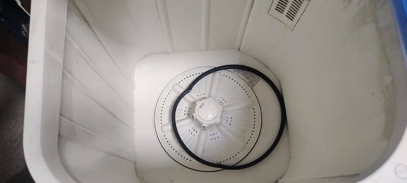 BOSS washer & Dryer 2in1 Machine 1