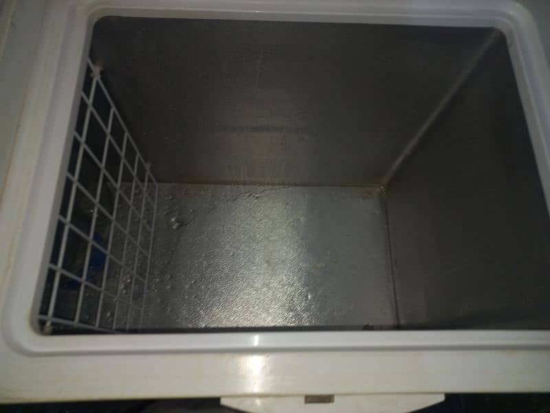Wave Freezer double door condition like new 2