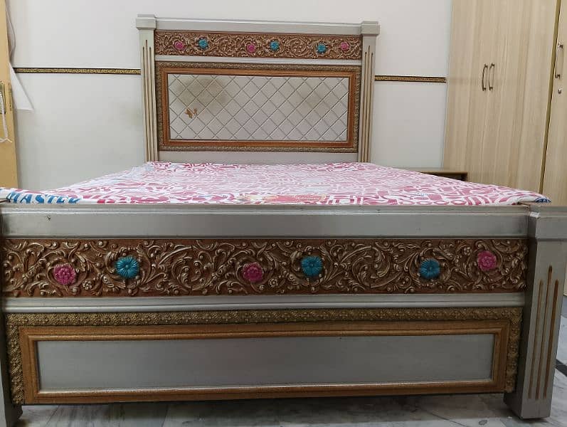 Bed whith Mattress and side table for sale 0