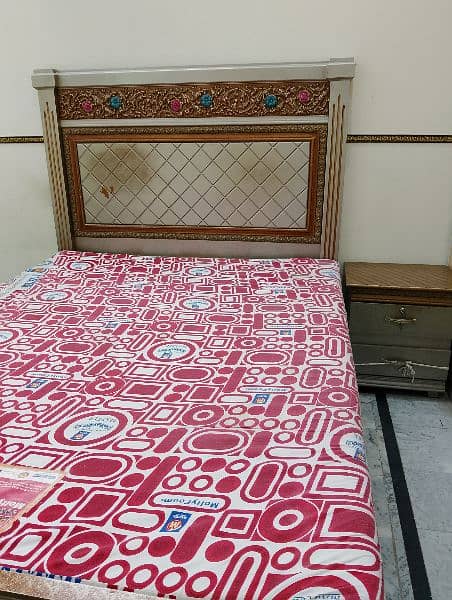 Bed whith Mattress and side table for sale 3