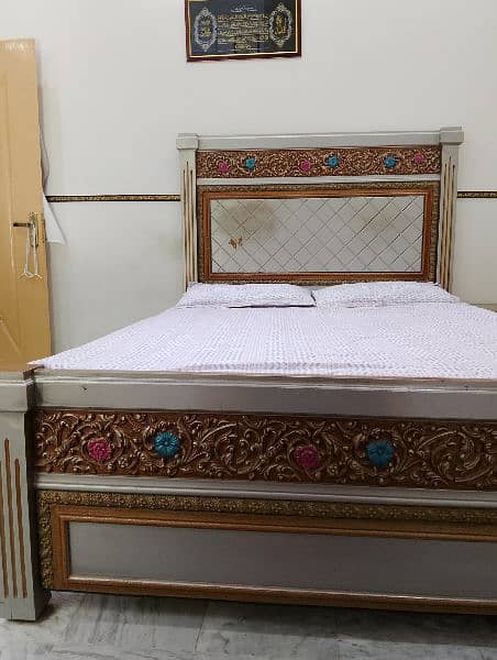 Bed whith Mattress and side table for sale 4