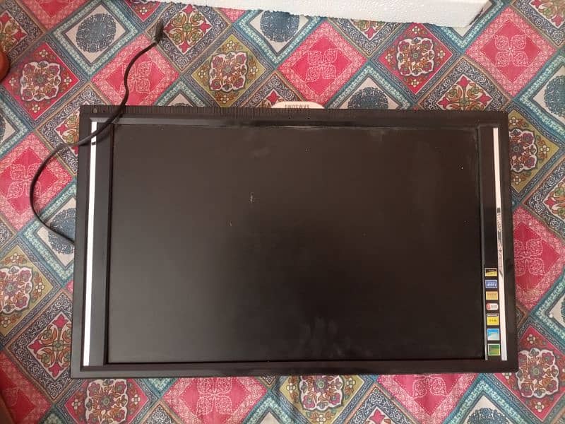 New samsung LCD non used with box available 2