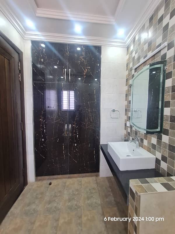 1 Kanal Beautiful Upper Portion For Rent In DHA Phase 7 4