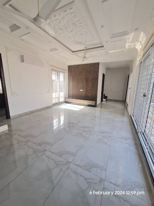 1 Kanal Beautiful Upper Portion For Rent In DHA Phase 7 10