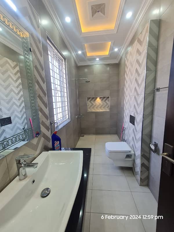 1 Kanal Beautiful Upper Portion For Rent In DHA Phase 7 11