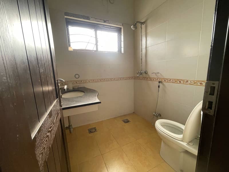 1 Kanal Beautiful Upper Portion For Rent In DHA Phase 7 17