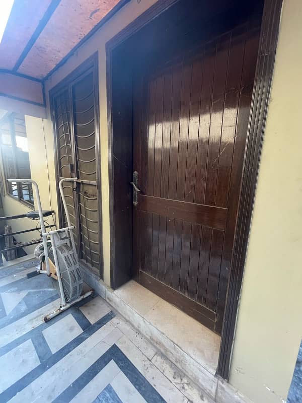 1 Kanal Beautiful Upper Portion For Rent In DHA Phase 7 24