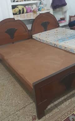 2 single beds and 1 matress for sale