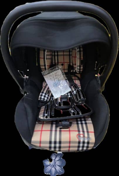 Tinnies Baby Carry Cot/ Car seat for SALE 1
