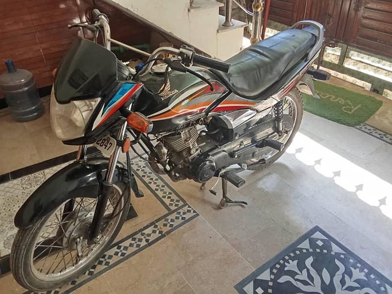I m selling Honda 125 used but good condition 1