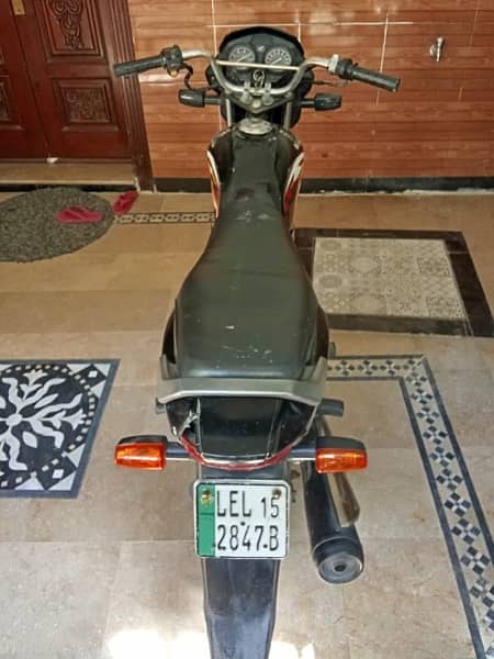 I m selling Honda 125 used but good condition 3